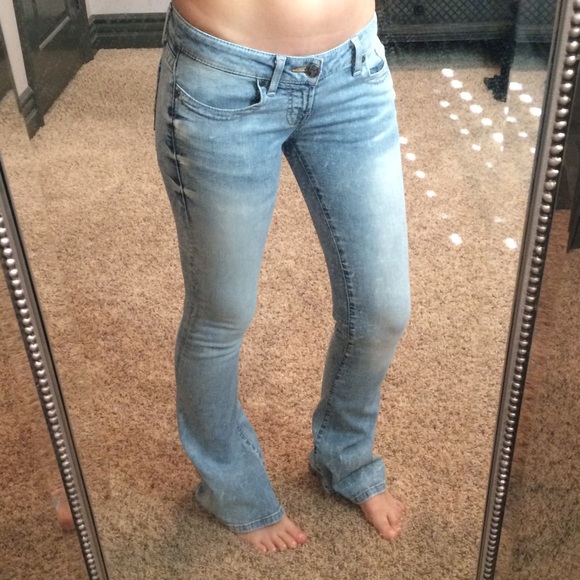 Light blue buckle jeans 24L