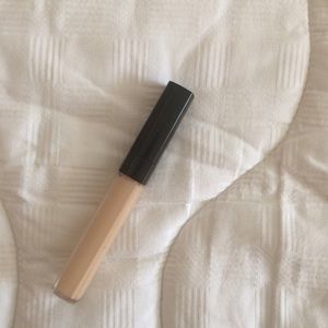 Chanel CORRECTEUR PERFECTION
LONGLASTING CONCEALER