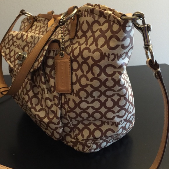 AUTHENTIC Pre-owned condition Coach Leah Bag - Picture 2 of 4