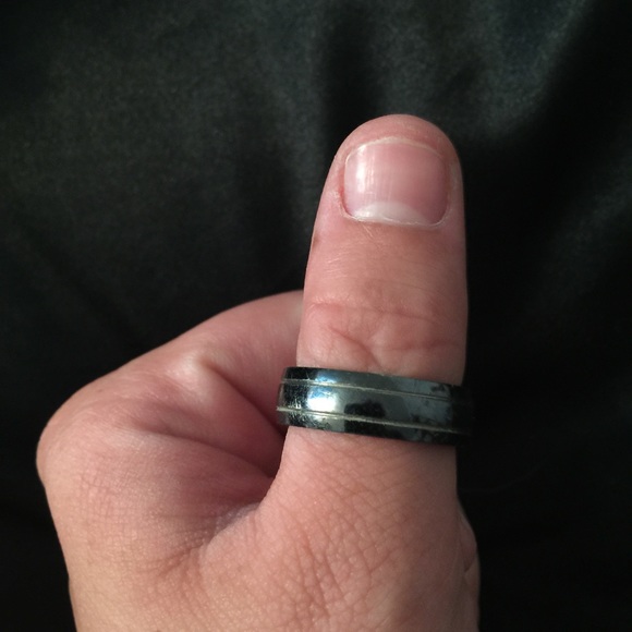 Men's size 10 ring
