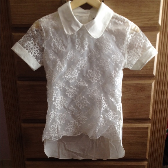 White short sleeve dipped hem blouse