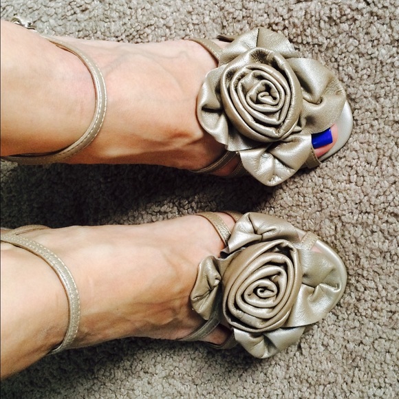 NEW!! ALDO Flower Sandal👡🌹