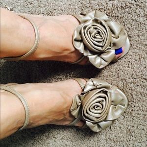 NEW!! ALDO Flower Sandal👡🌹