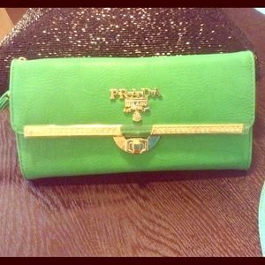 Beautiful lime wristlets wallet.