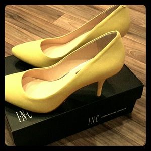 I.N.C. International Concepts chartreuse pumps