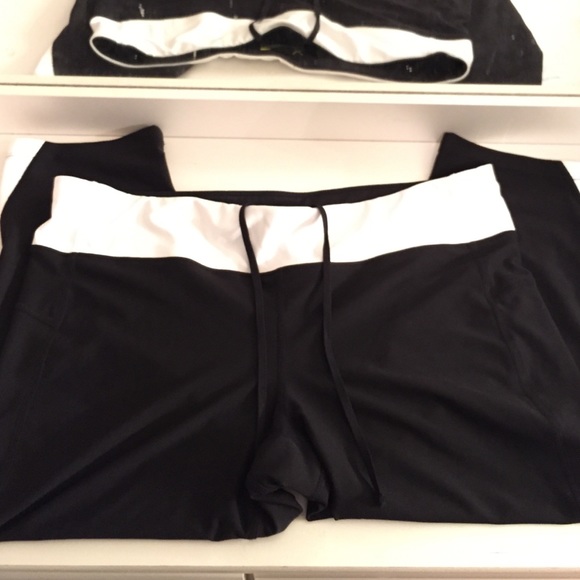 Fitted workout capri pants