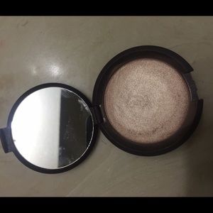 Becca highlighter in opal