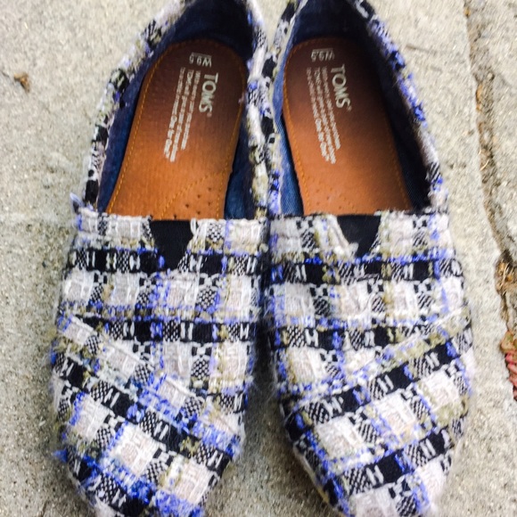 TOMS 🌎👣 ! Super cute embroidery design, sz 9.5
