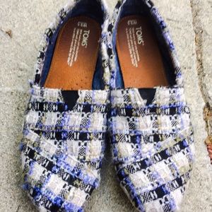 TOMS 🌎👣 ! Super cute embroidery design, sz 9.5