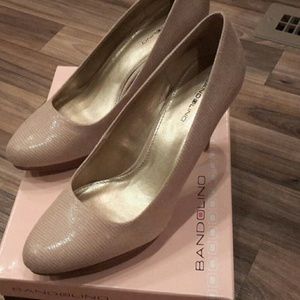 Bandolino  platform pumps