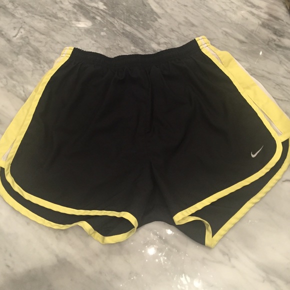 Nike Running Shorts blk/neon yellow super cute Med