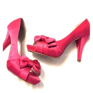 Pink Michaelangelo bow heels