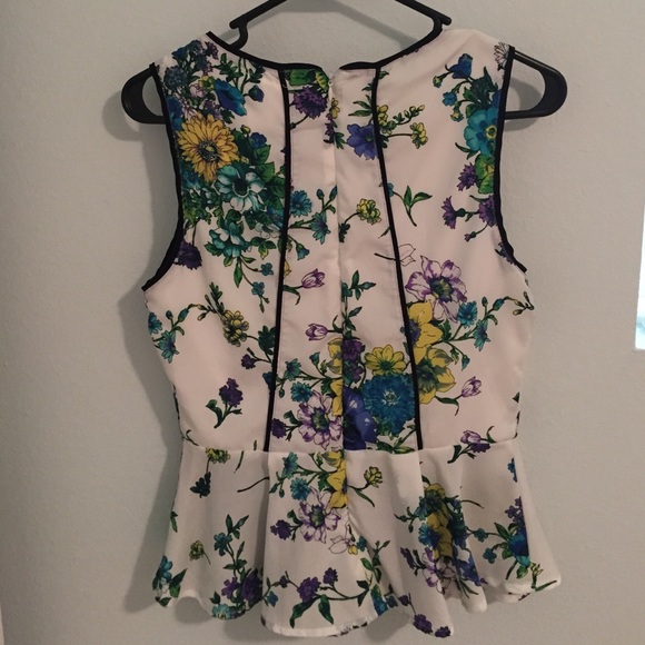Colorful pleated floral peplum tank - Picture 2 of 3
