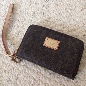 Michael Kors iPhone 5 Wristlet