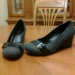 Cute gray and black buckle wedges!