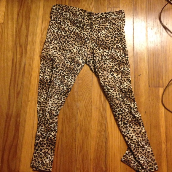Leopard print leggings