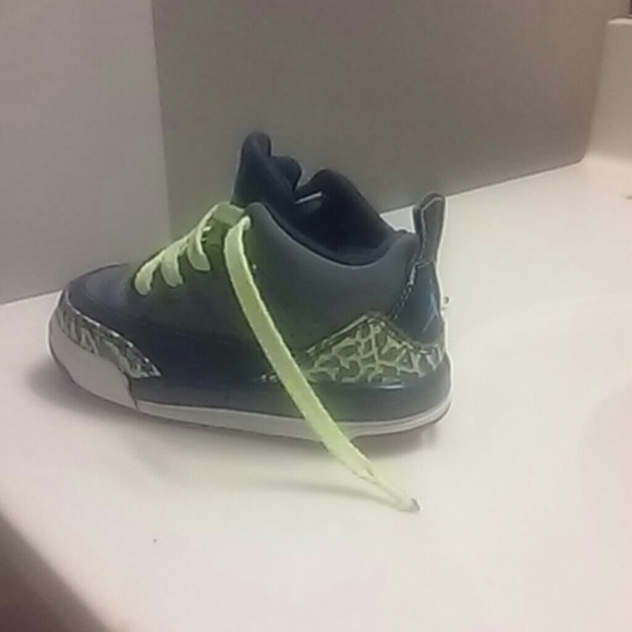 Children Jordan's - Picture 3 of 3