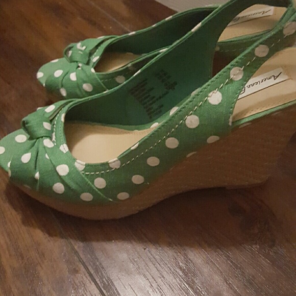 AE Wedges