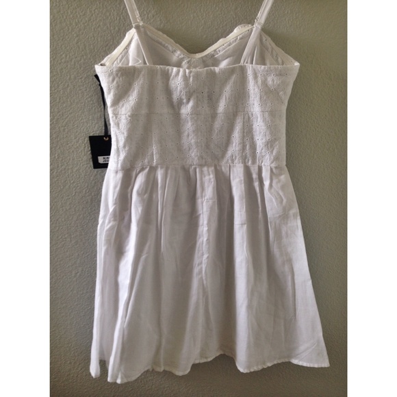 NWT lace detailed dress - Picture 2 of 3