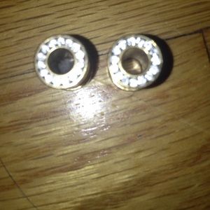 2 gauge tunnels