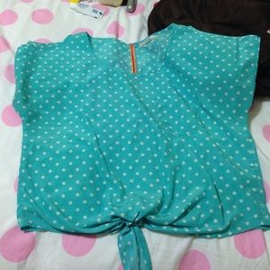 Bundle of colorblock and mint tops 😘