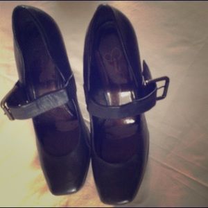 Jessica Simpson brown heels.