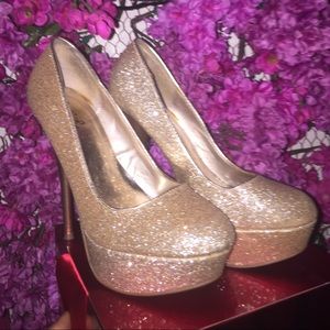 Cute gold glitter heels ✨✨✨✨