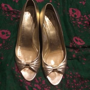 Gucci wedge soft gold