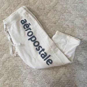 Cropped sweat pants.