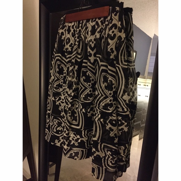 J crew black and white chiffon skirt, size 2