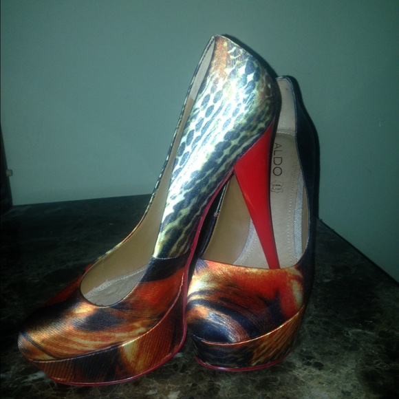 Red pumps - Picture 1 of 2