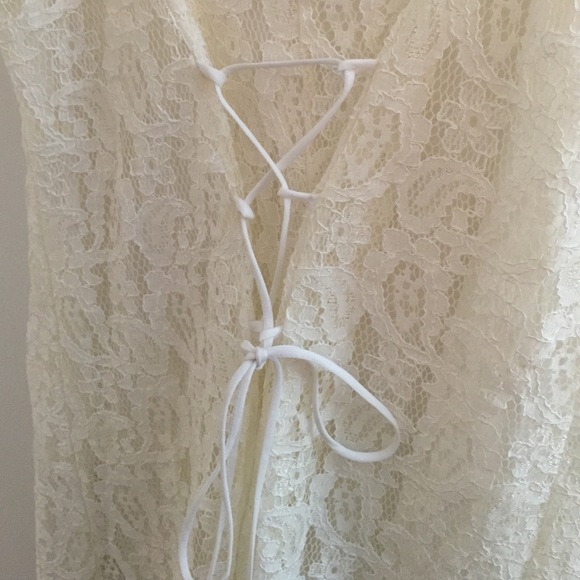 White lace romper😍 - Picture 3 of 4