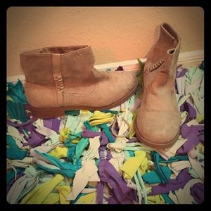 Black Poppy Size 8 Tan Ankle Boots