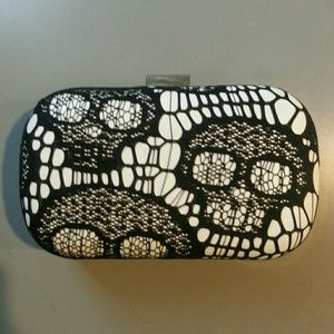 ❤2 COLORS❤ Lace skull clutch