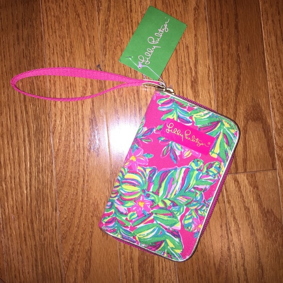 Lilly Pulitzer Clutches & Wallets - Lilly Pulitzer smartphone wristlet