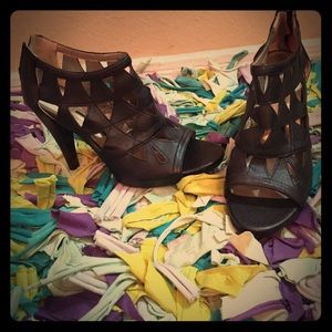 New Directions Geometric Peep Toe Heels