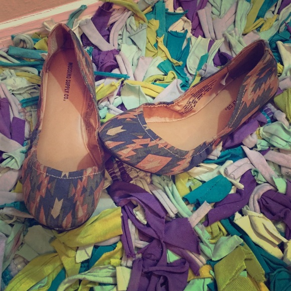 Mossimo Supply Co Aztec Flats Size 8.5
