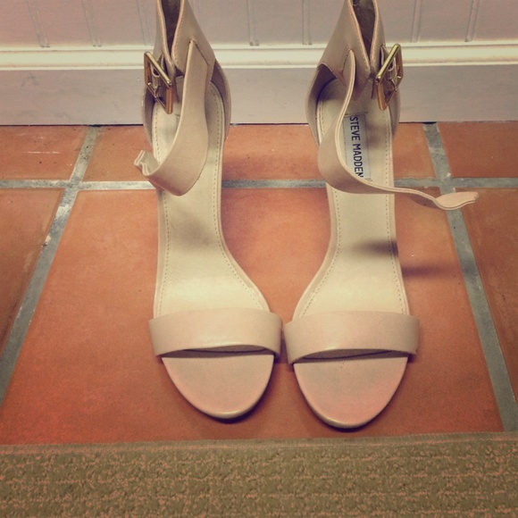 Steve Madden Shoes - Authentic Steve Madden Nude Heels