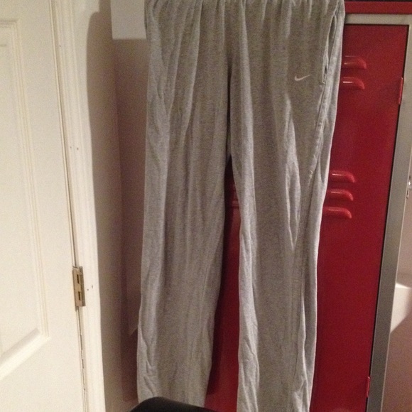 Men's Nike sweatpants -  small