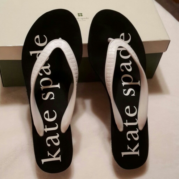 Kate spade thongs like new sz7  black and white