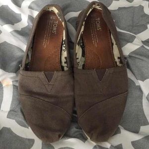 Gray Toms in good condition!