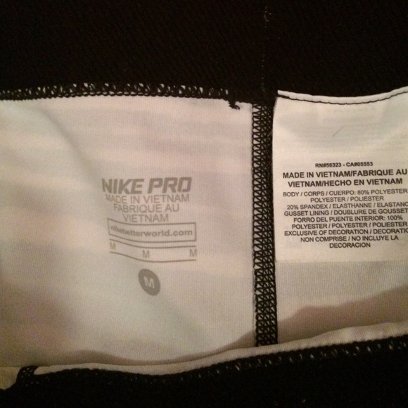 SOLD!NWOT. Black and white nike pro - Picture 3 of 3