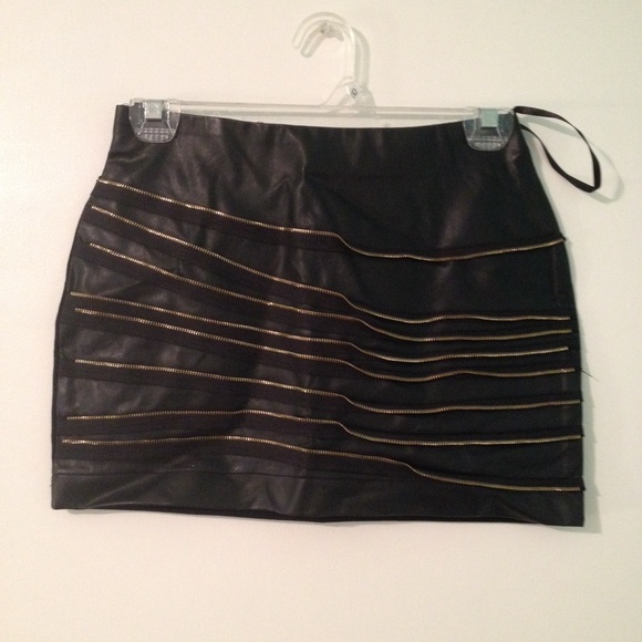 ♠️ chic Black Faux leather Metallic Mini Skirt♣️