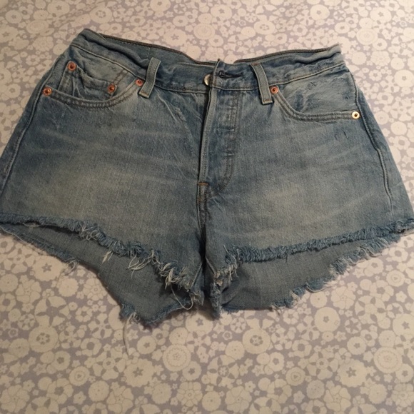 levis cutoff shorts