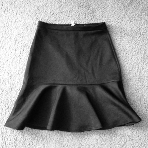 Size Small Black Mini Trumpet Tulip Skirt