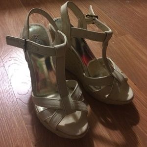 Off white Guess wedges