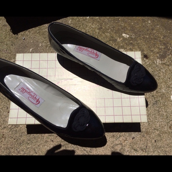 Black shoes size 7