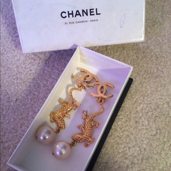 Vintage Chanel Earrings - Picture 2 of 4
