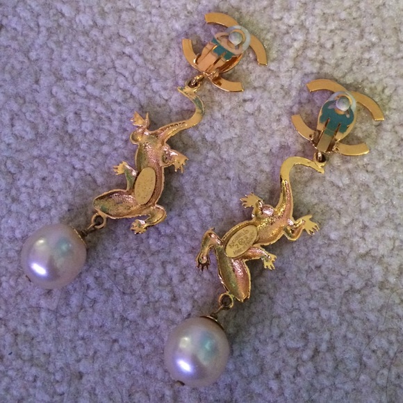 Vintage Chanel Earrings - Picture 3 of 4
