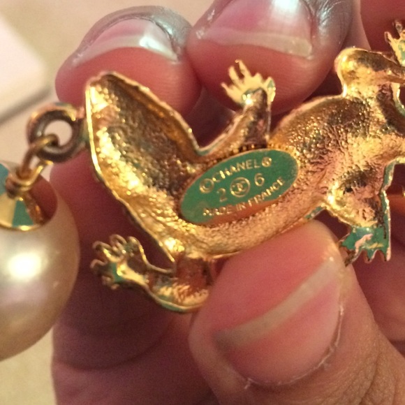 Vintage Chanel Earrings - Picture 4 of 4